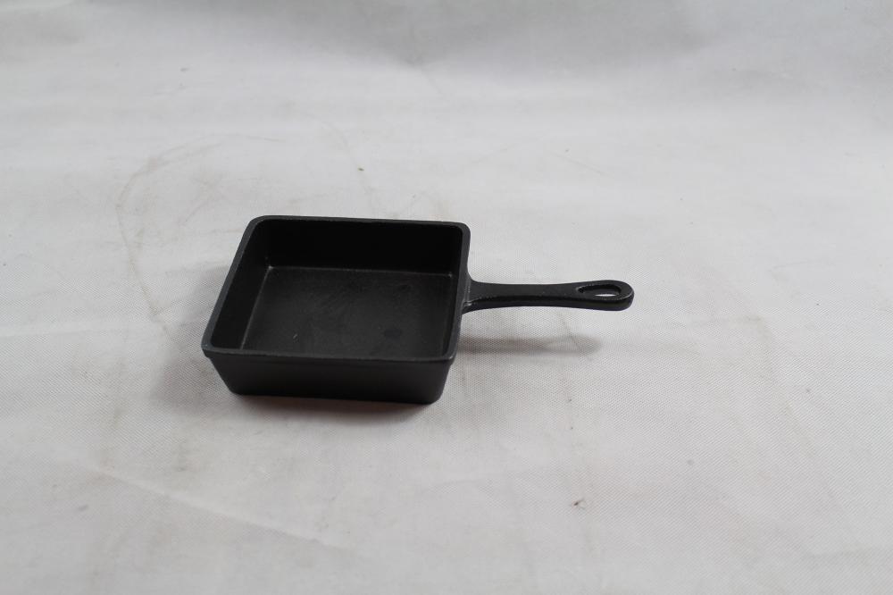 Cast iron pre seasoned square skillet